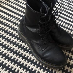 Sz 8 Black dr marten 8 hole boot